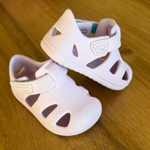 Ten Little Lilac Water Shoes Sandals Size 5
